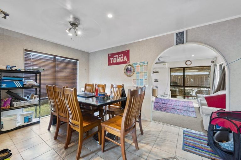 Photo of property in 32 Trimdon Street, Randwick Park, Auckland, 2105