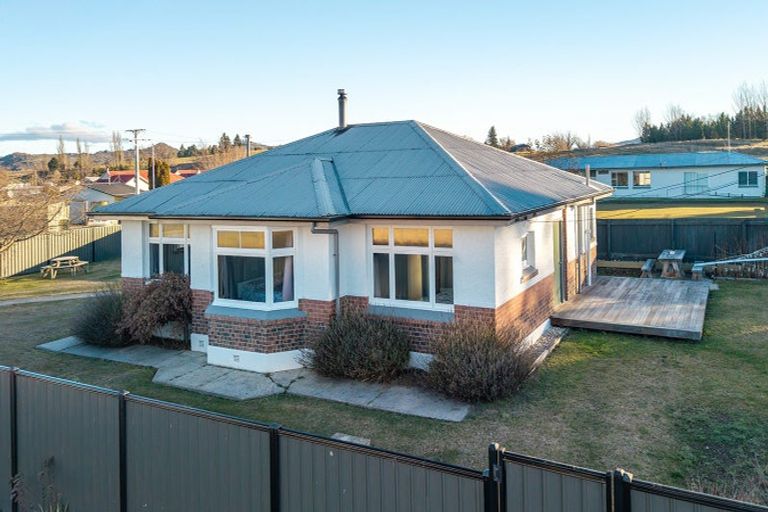 Photo of property in 1 Plunket Street, Omakau, 9376