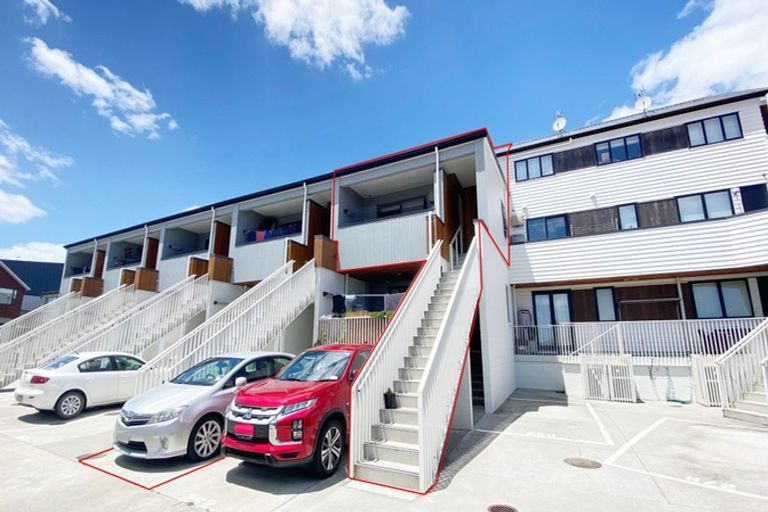 Photo of property in 5/2 Frances Bryers Road, Hobsonville, Auckland, 0616