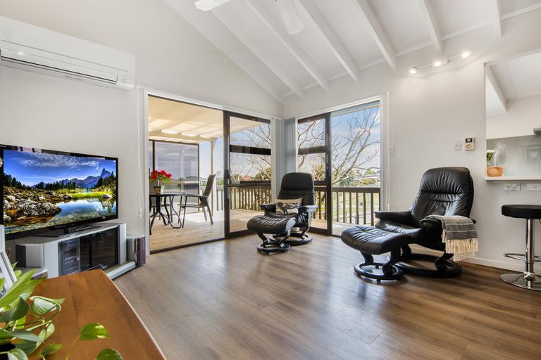 Photo of property in 21 St Annes Crescent, Wattle Downs, Auckland, 2103