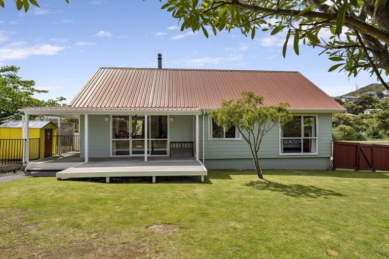 Photo of property in 2 Seagull Place, Whitby, Porirua, 5024