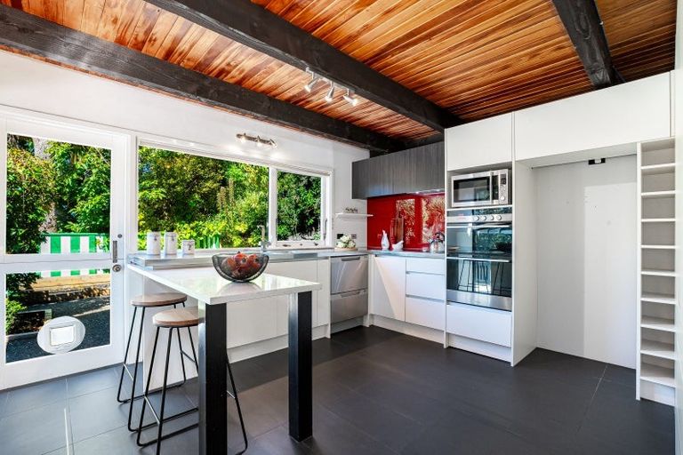 Photo of property in 1 Indira Place, Khandallah, Wellington, 6035