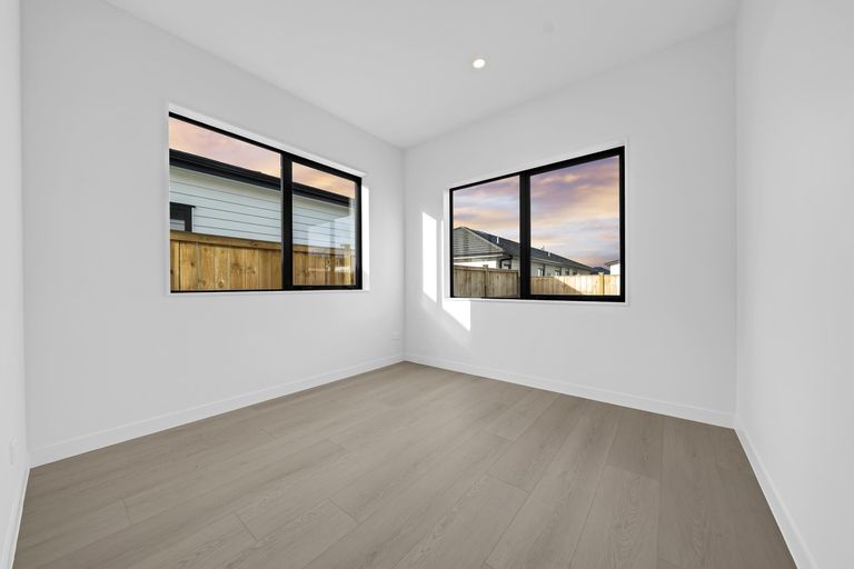 Photo of property in 30 Korowhiti Road, Clarks Beach, 2122