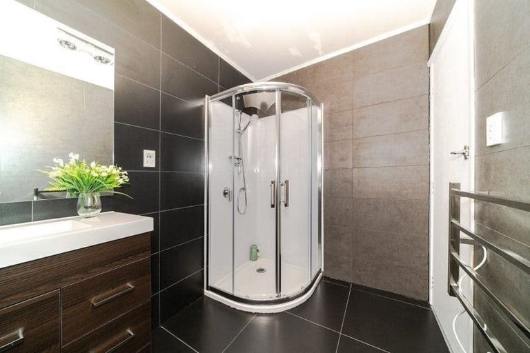 Photo of property in 6 Cherry Tree Place, Massey, Auckland, 0614