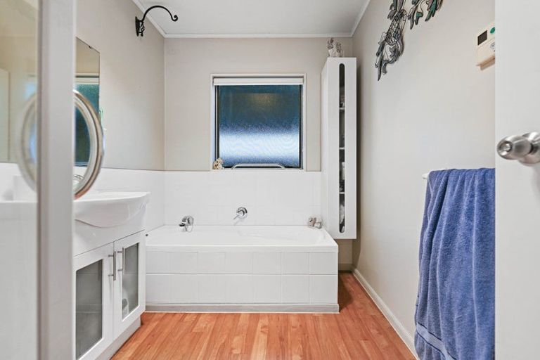 Photo of property in 31 Wiltshire Drive, Huntington, Hamilton, 3210