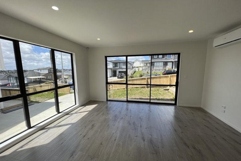 Photo of property in 38a Mcwhirters Farm Lane, Massey, Auckland, 0614