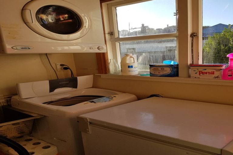 Photo of property in 124 Harbour Terrace, North Dunedin, Dunedin, 9016