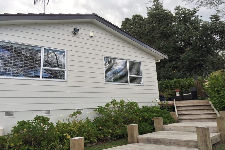 Photo of property in 8 Cottam Grove, Northcross, Auckland, 0632