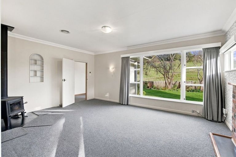 Photo of property in 36 Ongo Road, Hunterville, 4730