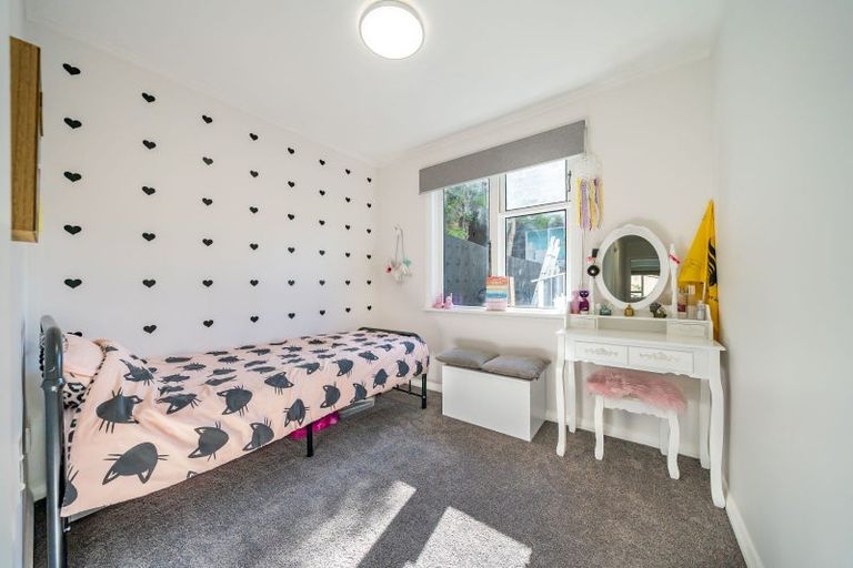 Photo of property in 114 Pinehaven Road, Pinehaven, Upper Hutt, 5019