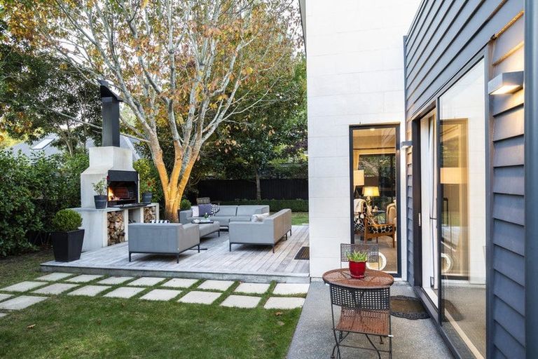 Photo of property in 2 Maurice Knowles Lane, Cashmere, Christchurch, 8022