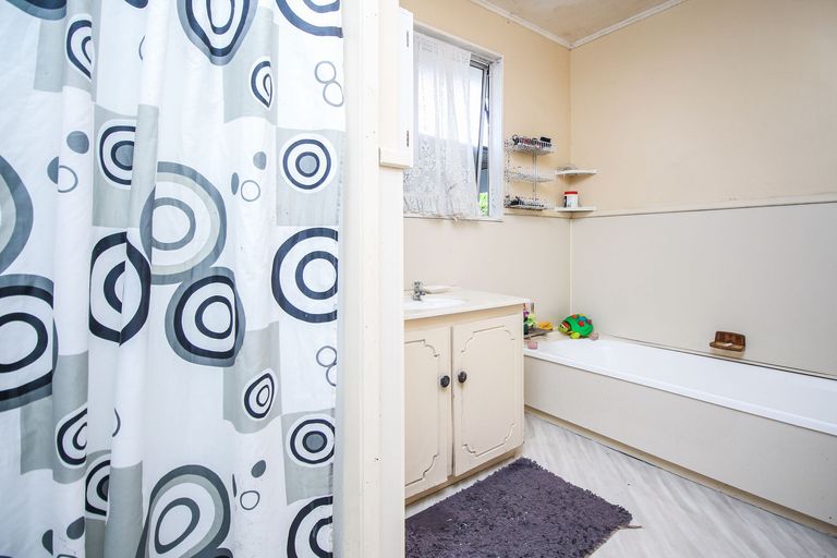 Photo of property in 5 Albemarle Place, Massey, Auckland, 0614