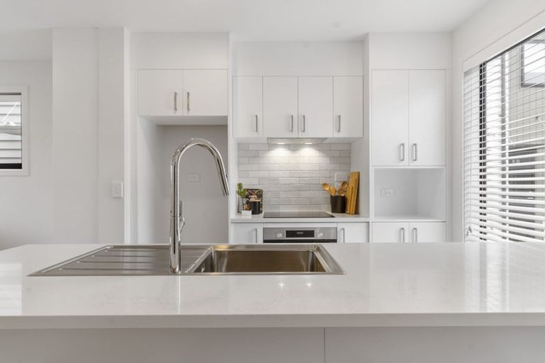 Photo of property in 4/35 Garadice Road, Rothesay Bay, Auckland, 0630