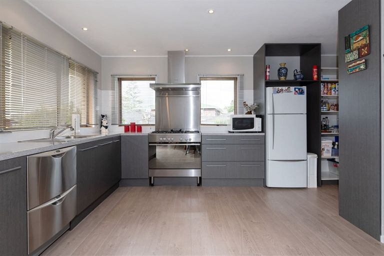 Photo of property in 26 Realm Place, Massey, Auckland, 0614