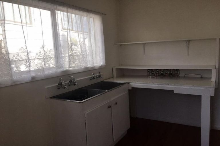 Photo of property in 1/51 Ellice Road, Totara Vale, Auckland, 0629