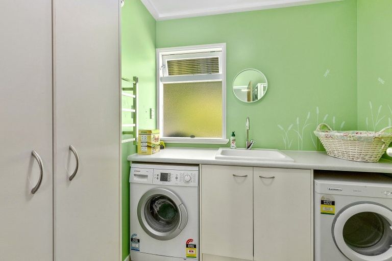 Photo of property in 5 Kellsmere Crescent, Island Bay, Wellington, 6023