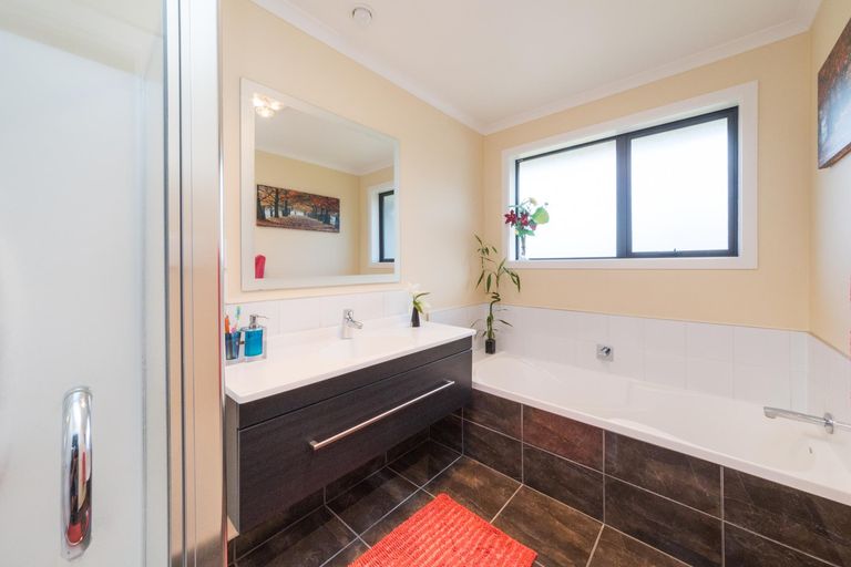 Photo of property in 2a Galea Grove, Kelvin Grove, Palmerston North, 4414