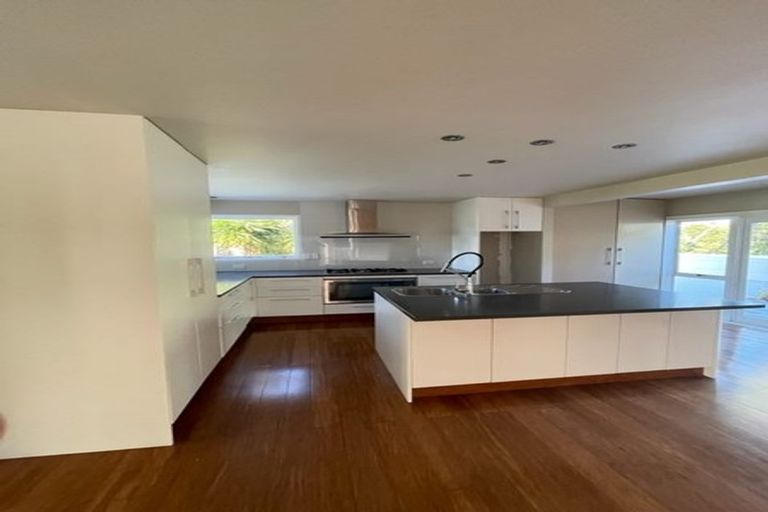 Photo of property in 17 Wernham Place, Northcote, Auckland, 0626