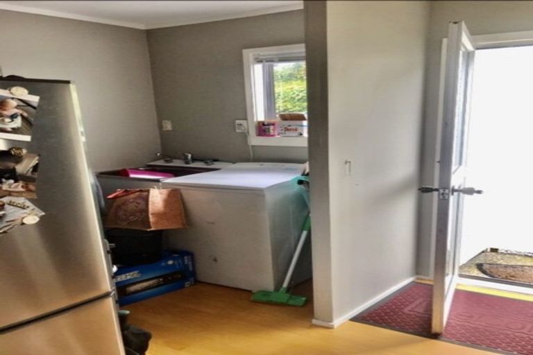 Photo of property in 32a Cheltenham Terrace, Newlands, Wellington, 6037