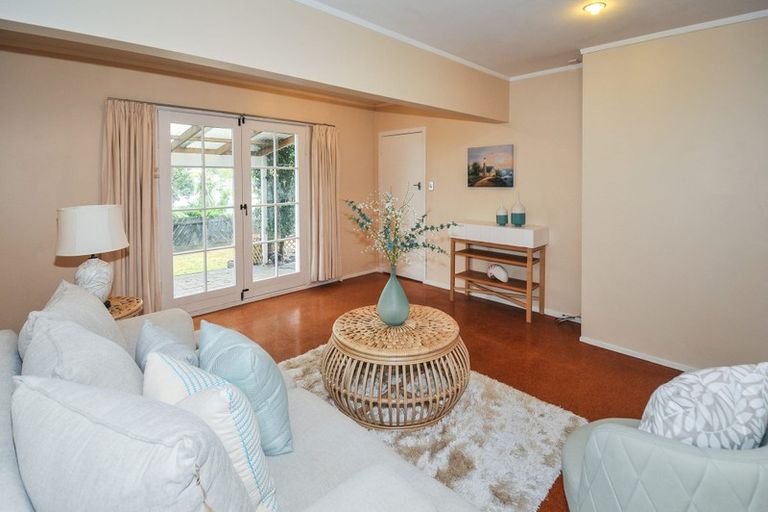 Photo of property in 105 Selwyn Crescent, Forrest Hill, Auckland, 0620