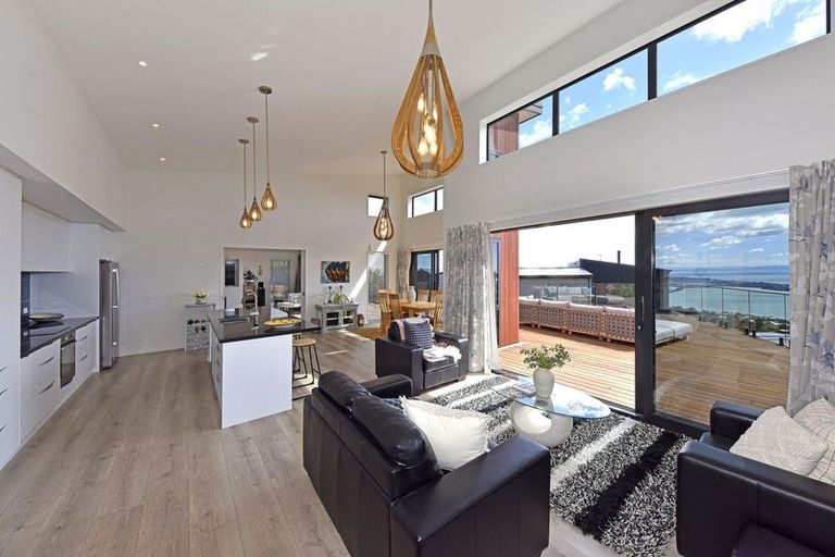 Photo of property in 3 Stoneyridge Close, Mount Pleasant, Christchurch, 8081