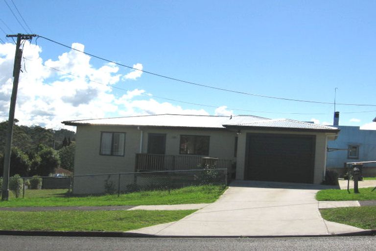 Photo of property in 43a Savoy Road, Glen Eden, Auckland, 0602