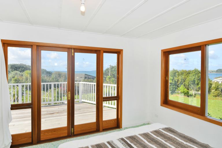 Photo of property in 4 Penguin Street, Leigh, 0985