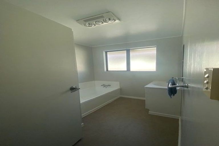 Photo of property in 33 Otanerua Road, Hatfields Beach, Orewa, 0931