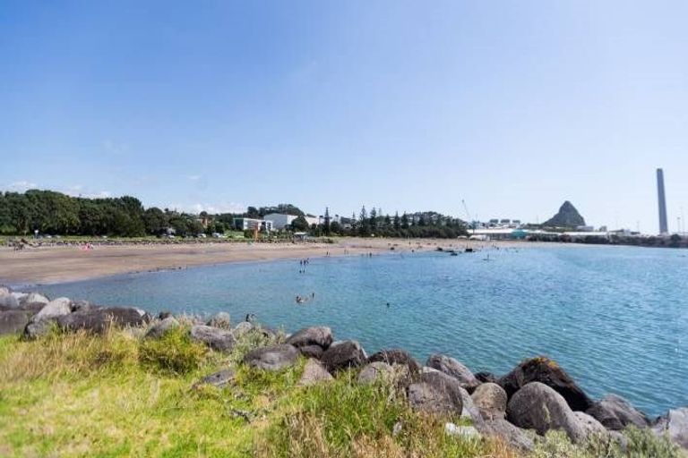 Photo of property in 62 Whiteley Street, Moturoa, New Plymouth, 4310