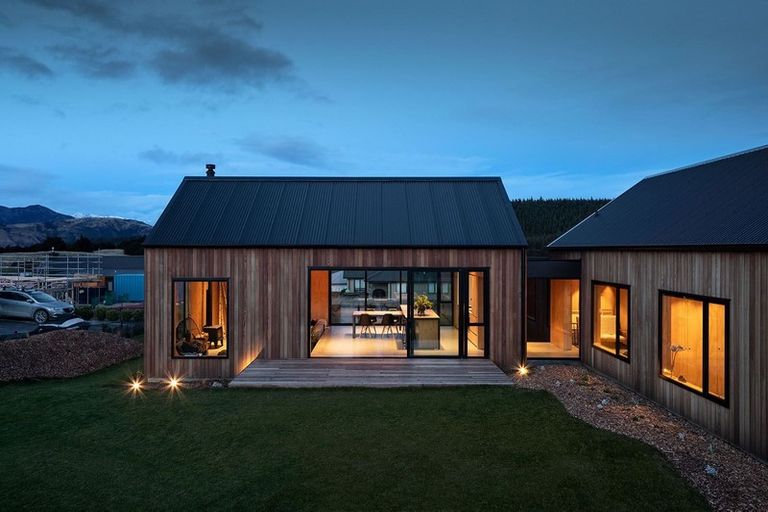 Photo of property in 12 Avalanche Place, Wanaka, 9305