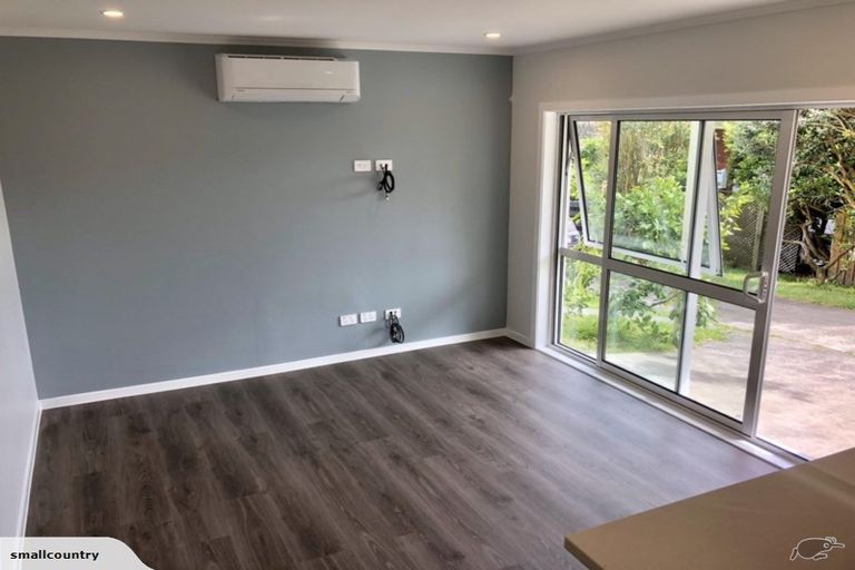 Photo of property in 2/180 Coronation Road, Hillcrest, Auckland, 0627