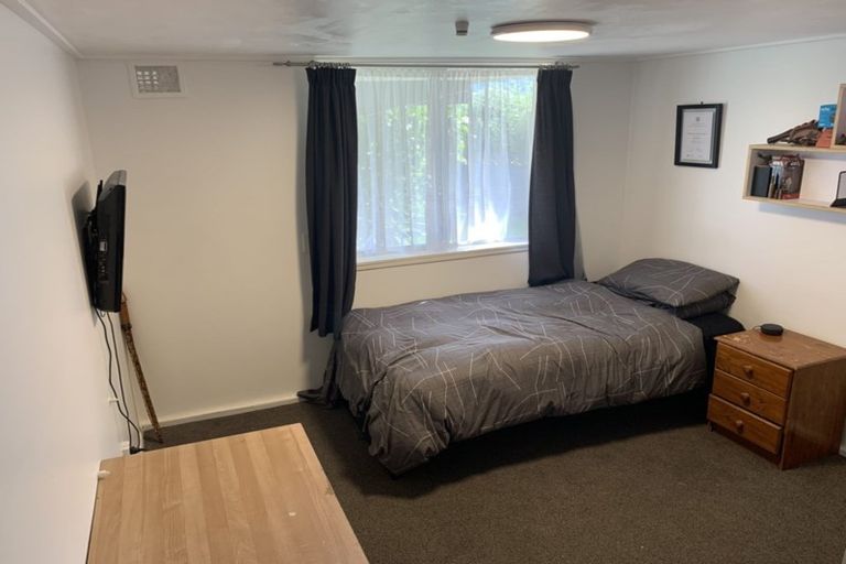 Photo of property in 5 Warwick Avenue, Titirangi, Auckland, 0604