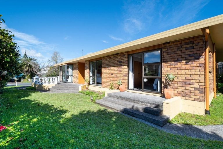 Photo of property in 17 Palomino Drive, Henderson, Auckland, 0612