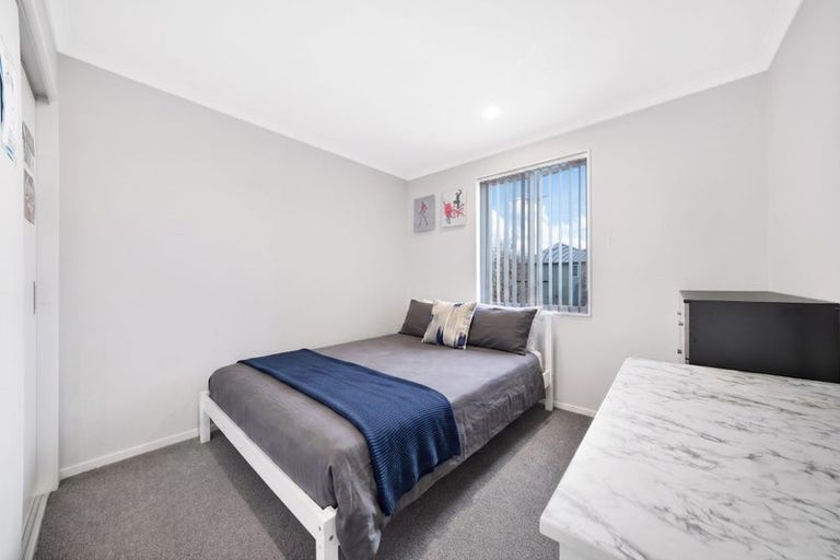 Photo of property in 25 Warbler Crescent, Papakura, 2110