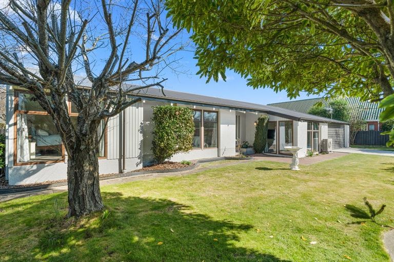 Photo of property in 27 Withells Road, Avonhead, Christchurch, 8042