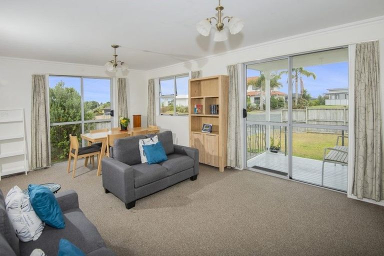 Photo of property in 76 One Tree Point Road, One Tree Point, 0118