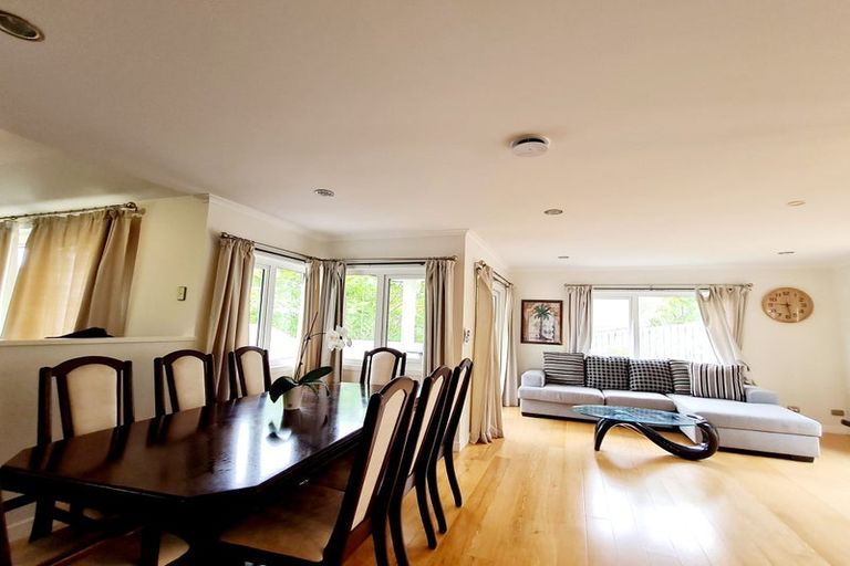 Photo of property in 31 Mandeville Place, Unsworth Heights, Auckland, 0632