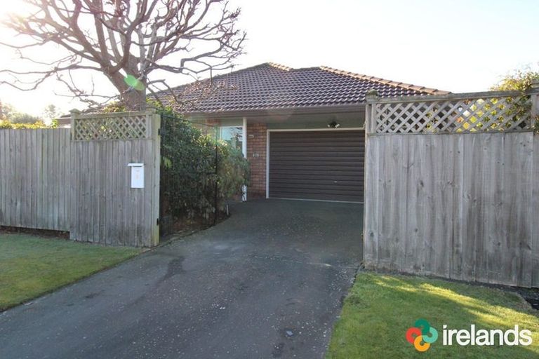 Photo of property in 2 Canberra Place, Redwood, Christchurch, 8051