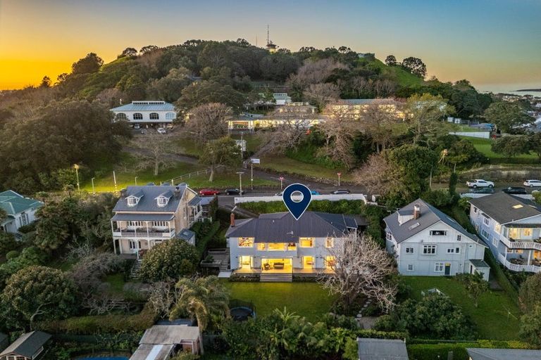 Photo of property in 19 Kerr Street, Devonport, Auckland, 0624