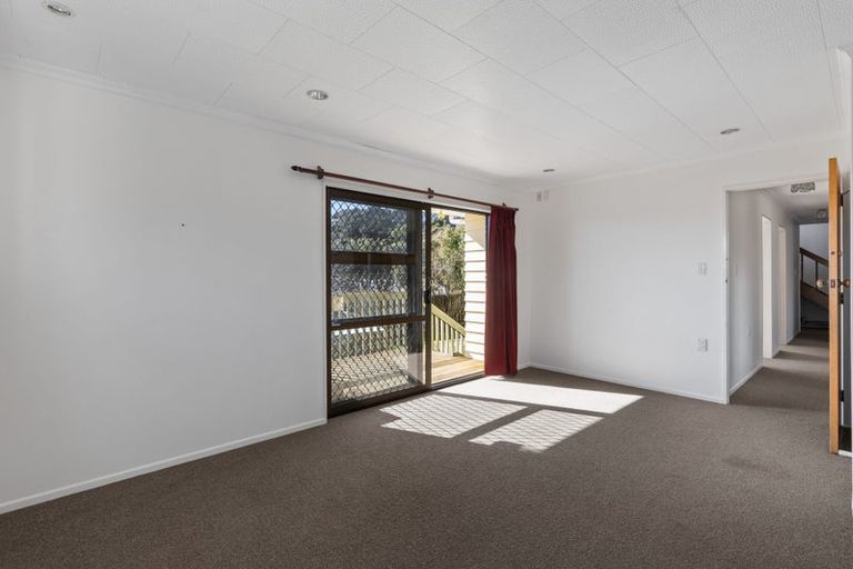 Photo of property in 5 Kinloch Place, Papakowhai, Porirua, 5024