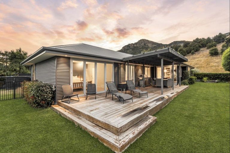 Photo of property in 32 Quinnat Street, Albert Town, Wanaka, 9305