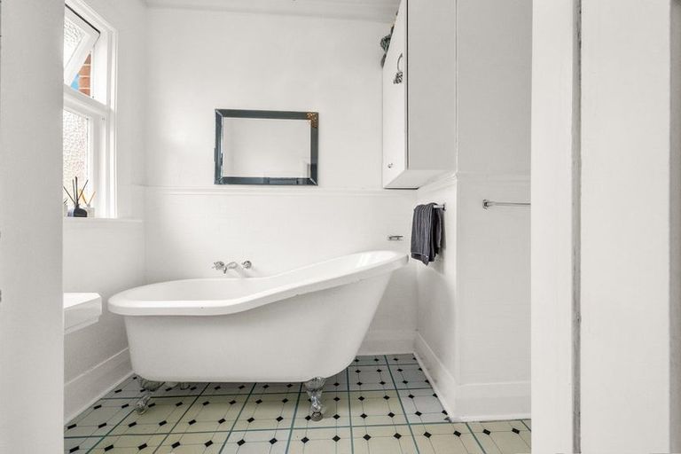 Photo of property in 56 Middleton Road, Kew, Dunedin, 9012