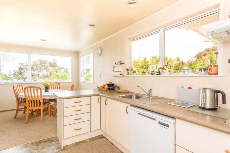 Photo of property in 3 Denyer Place, New Lynn, Auckland, 0600