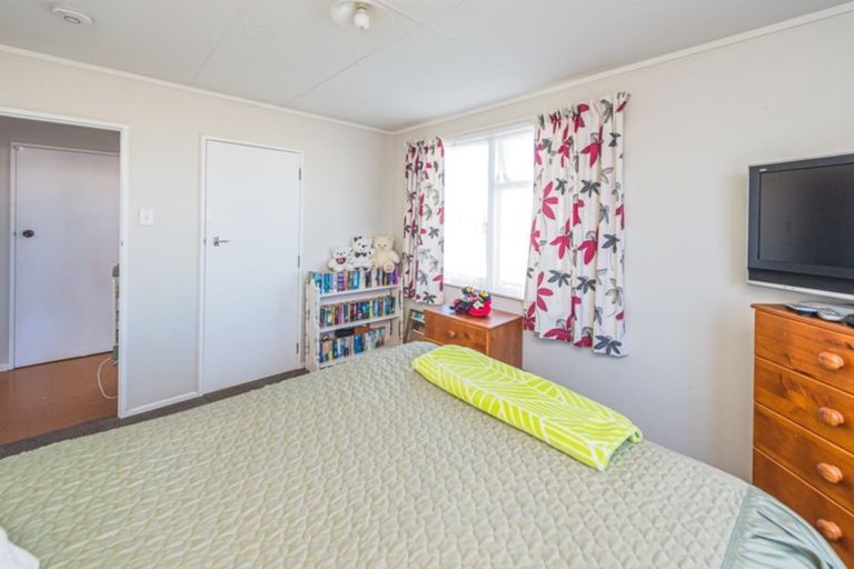Photo of property in 21 Gibbons Crescent, Castlecliff, Whanganui, 4501