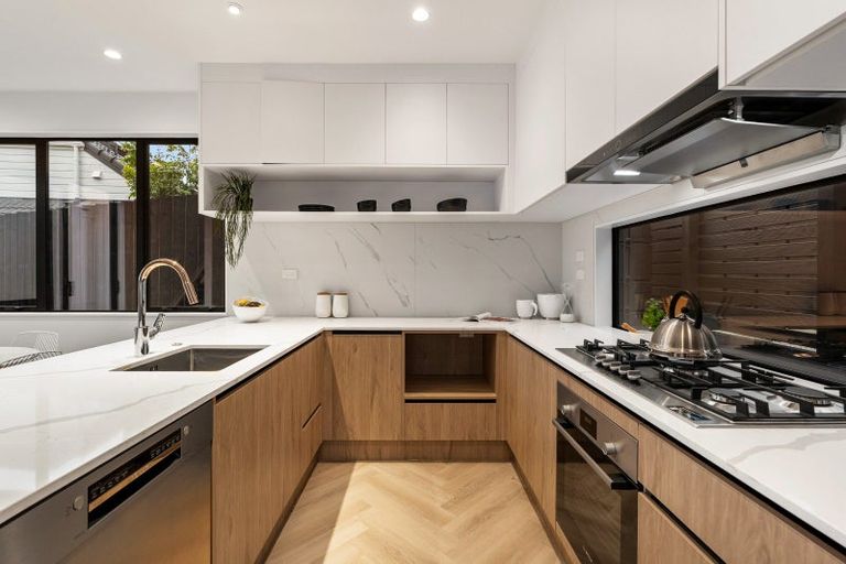 Photo of property in 3 Lonsdale Street, New Brighton, Christchurch, 8083