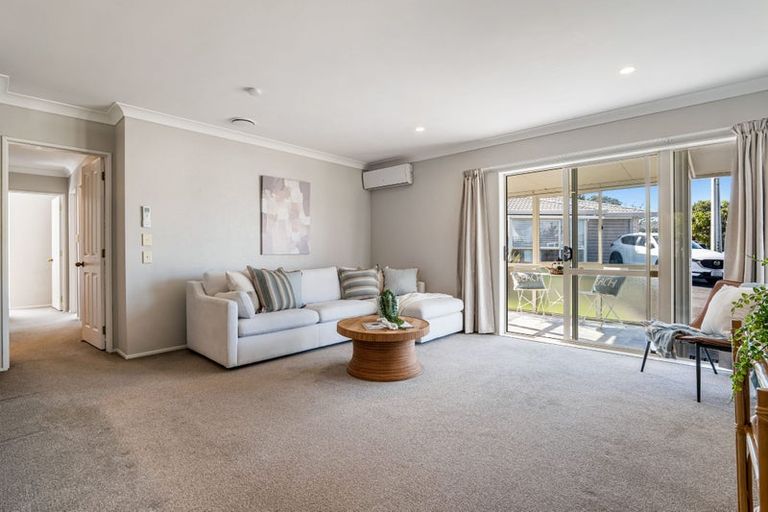 Photo of property in 1/2 Doment Crescent, Orewa, 0931