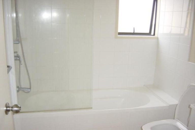 Photo of property in 55 Tiri Tiri Road, Birkdale, Auckland, 0626