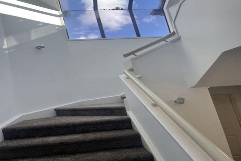 Photo of property in 23 Gillard Place, Eastern Beach, Auckland, 2012