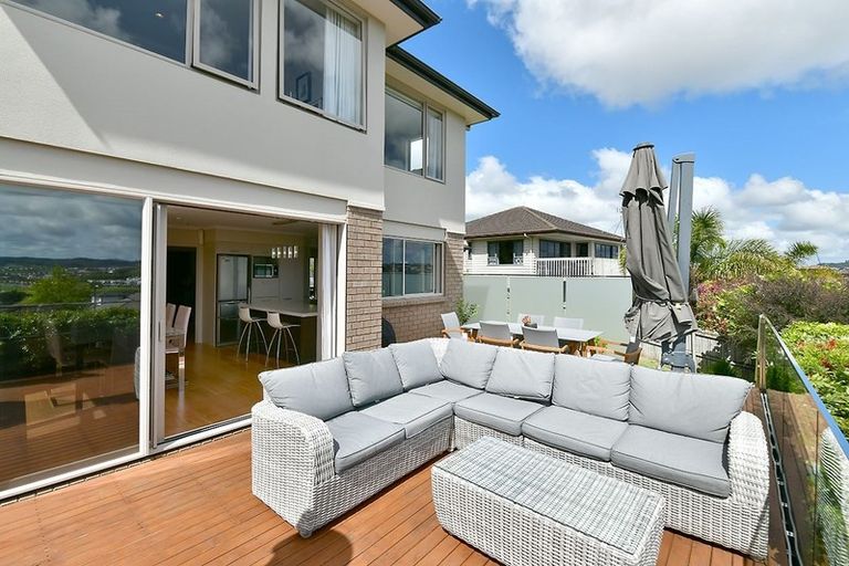 Photo of property in 9 Seagate Place, Red Beach, 0932