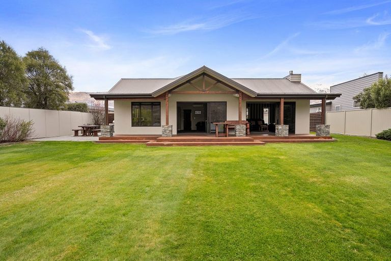 Photo of property in 14 De Bettencor Place, Mount Pisa, Cromwell, 9383